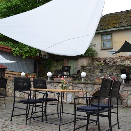 Viesnica Kandava Extérieur photo