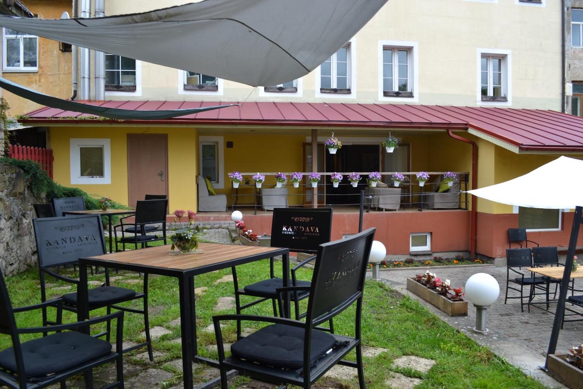 Viesnica Kandava Extérieur photo