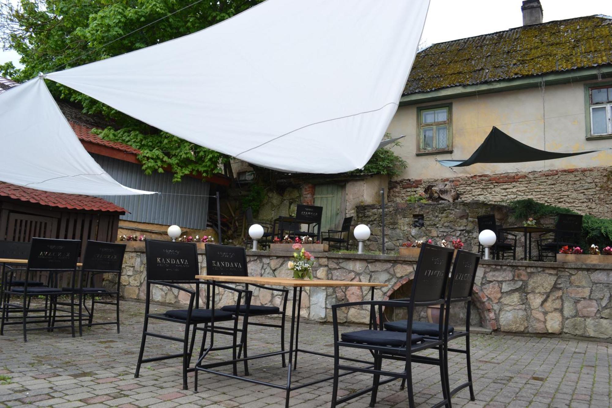 Viesnica Kandava Extérieur photo
