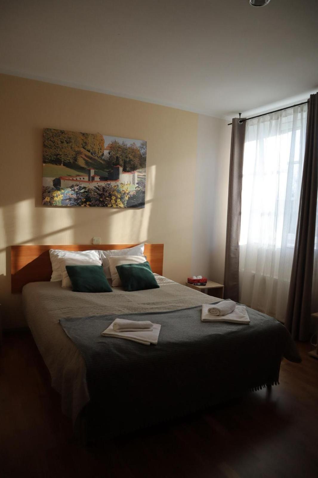 Viesnica Kandava Extérieur photo