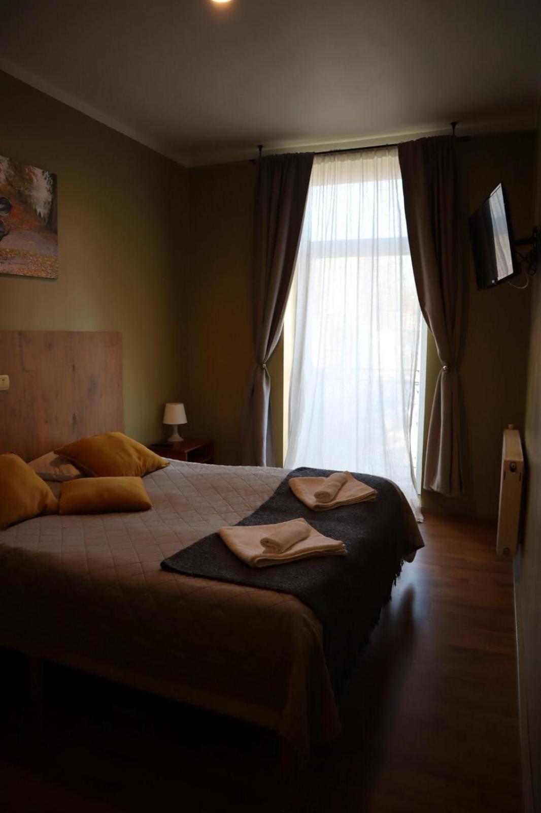 Viesnica Kandava Extérieur photo